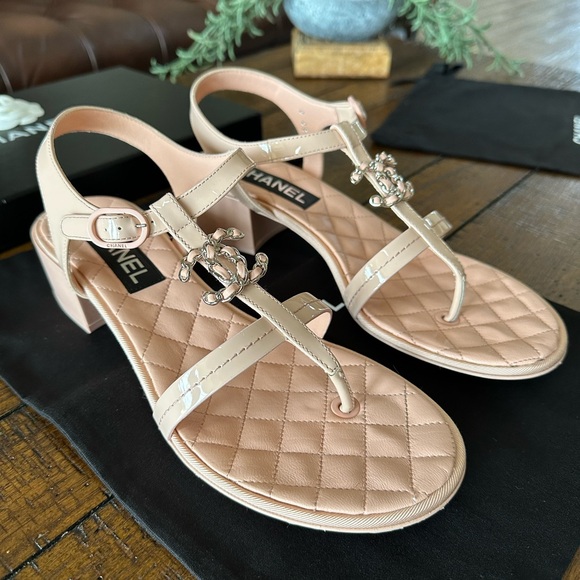 CHANEL Sandals - Picture 3 of 15